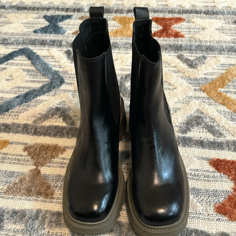 Vince Camuto Anikaaa Boots NEW! - Picture 2 of 8